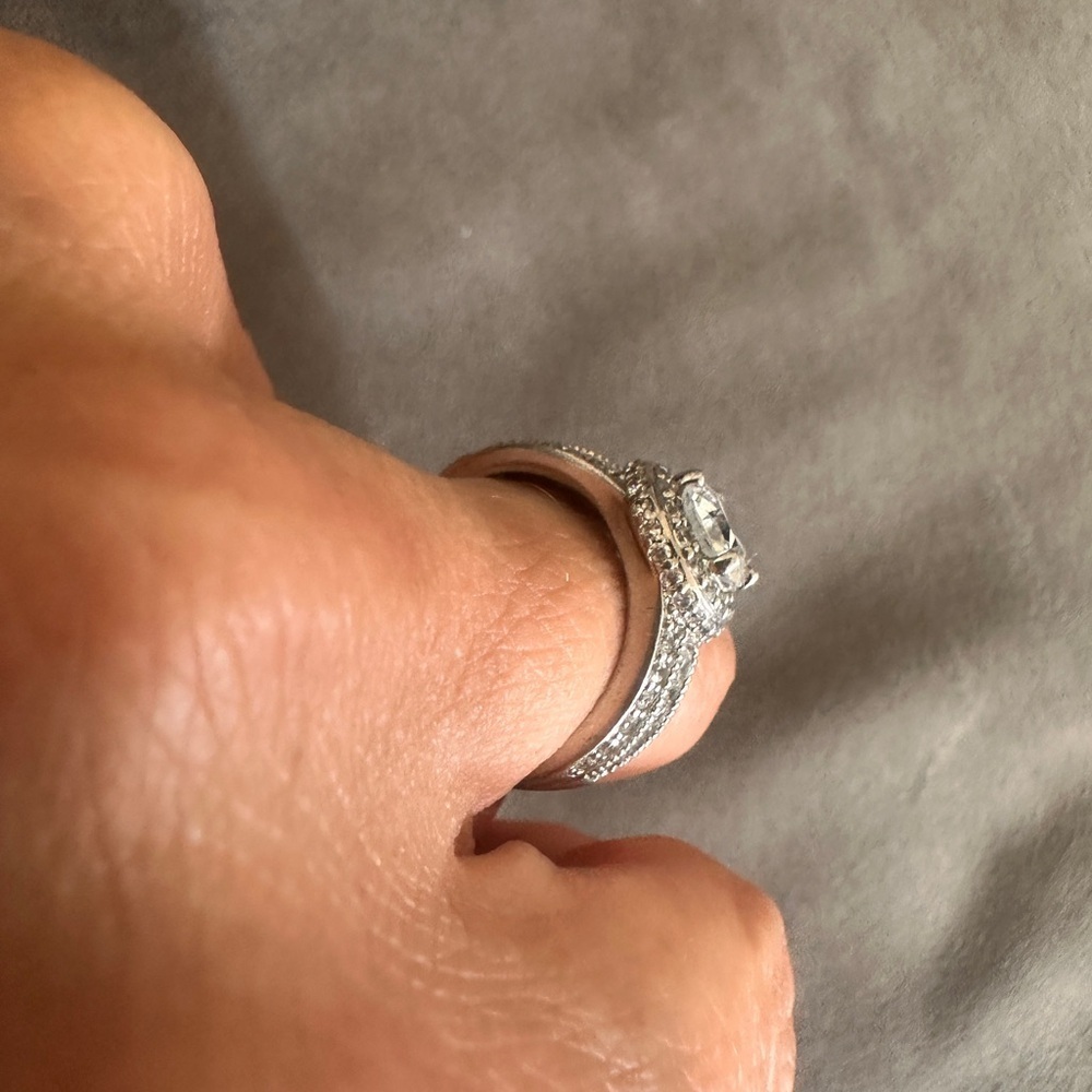 Elegant Silver CZ Woman’s Ring Perfect Travel or Vacation Size 6 Low Setting - Picture 6 of 12